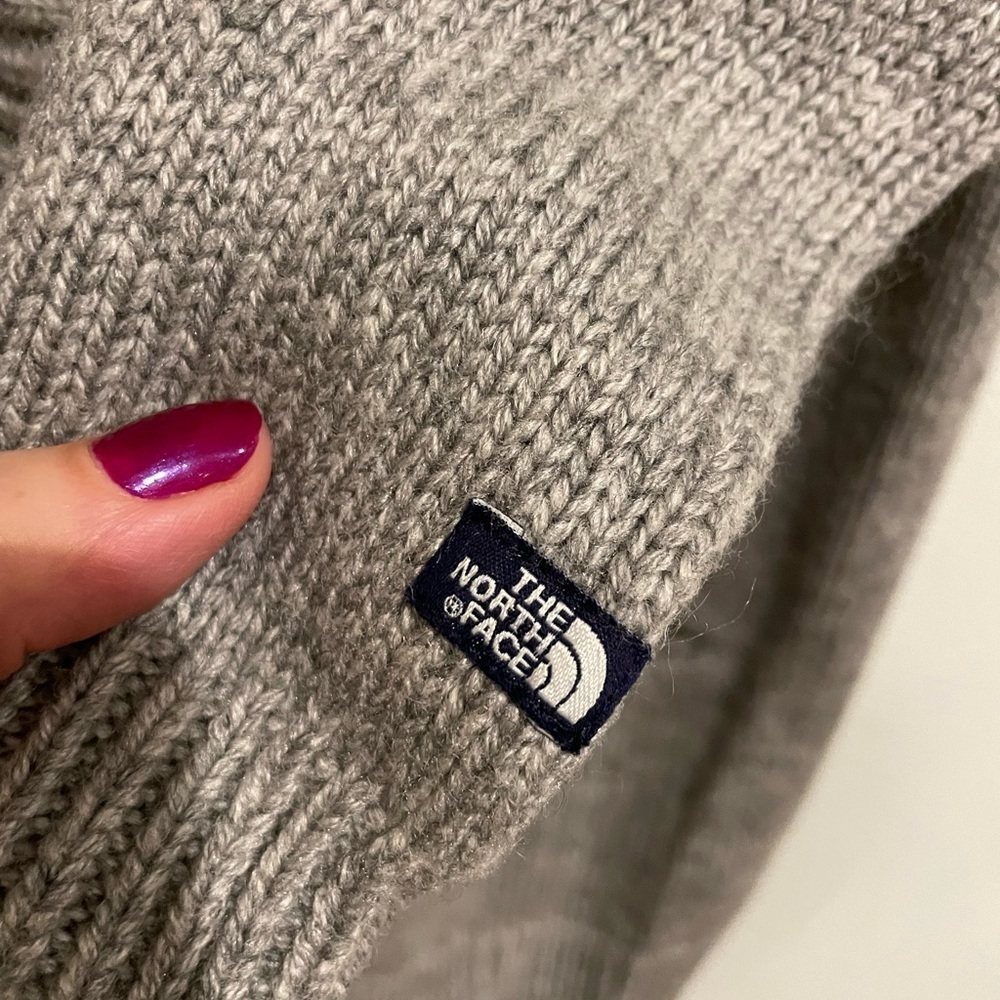North face cardigan button cardigan sweater with gray and white design. … - Picture 4 of 6